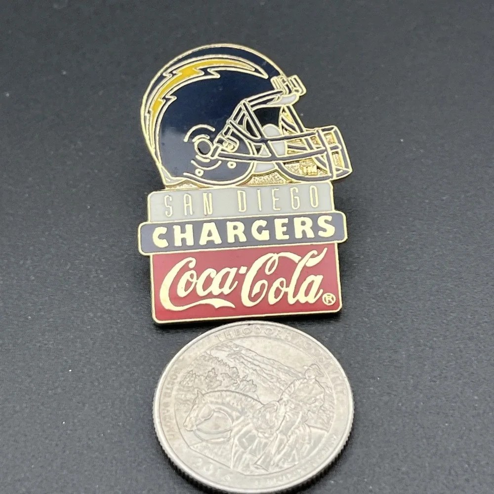 Coca-Cola Coke San Diego Chargers Helmet NFL Football Super Bowl XXVIII Hat‎ Pin